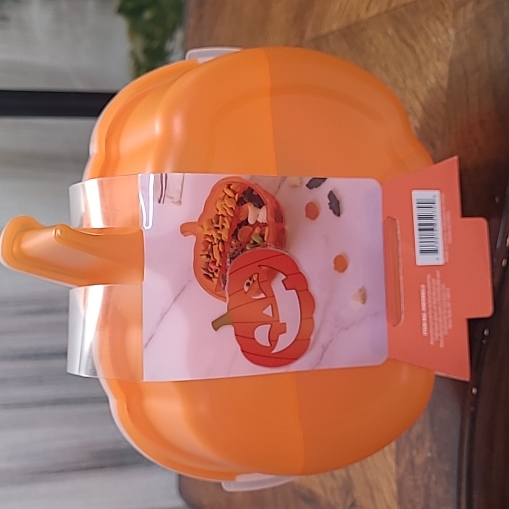 Brand New! CWC Pumpkin Snack Box Food Storage Organizer - Picture 3 of 3